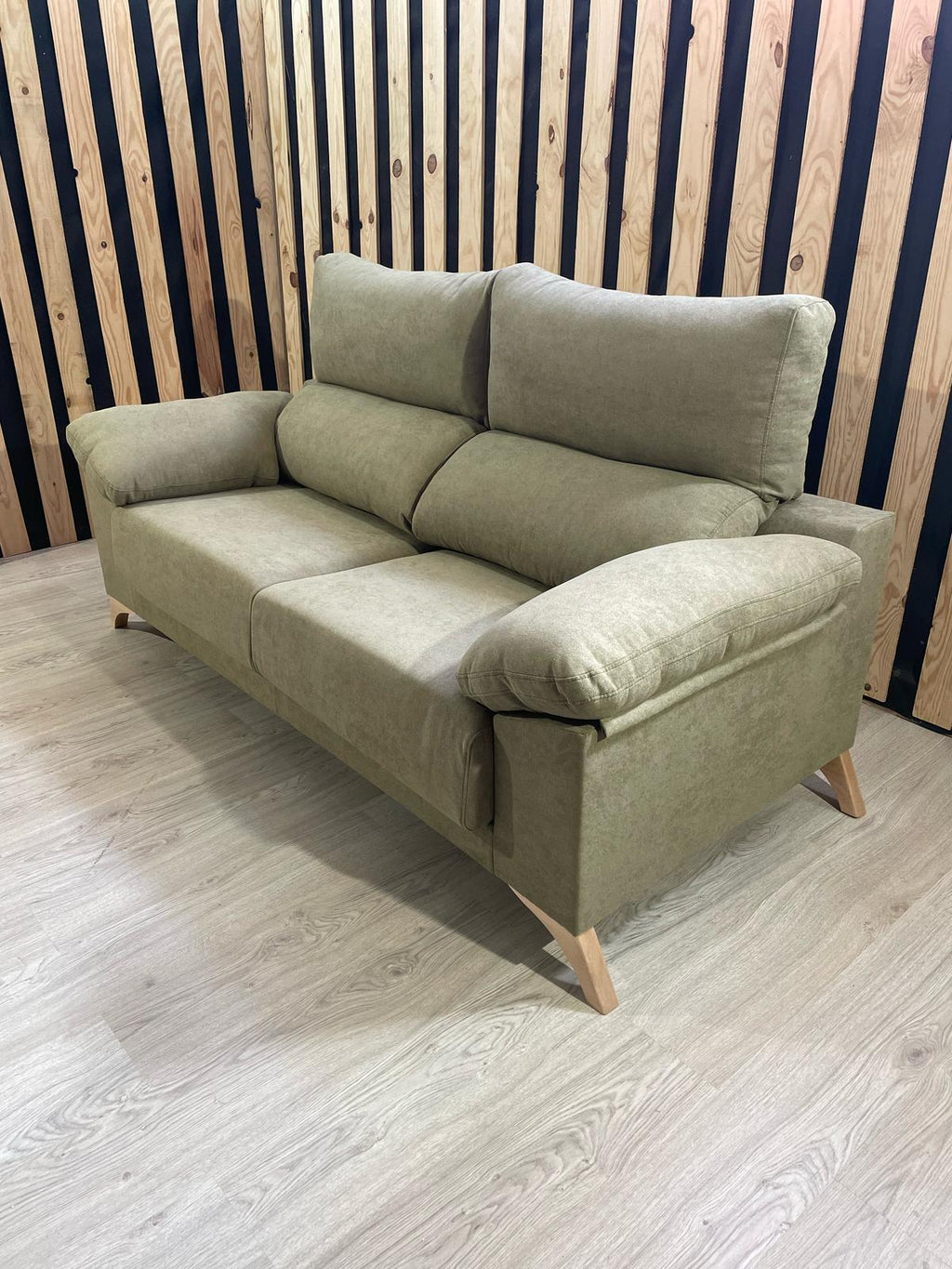 Sofá deslizante pata alta – Tiana