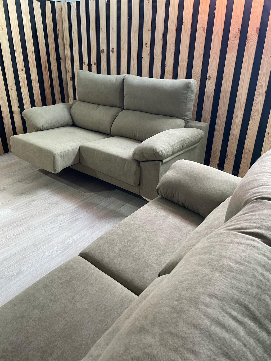 Sofá deslizante pata alta – Tiana