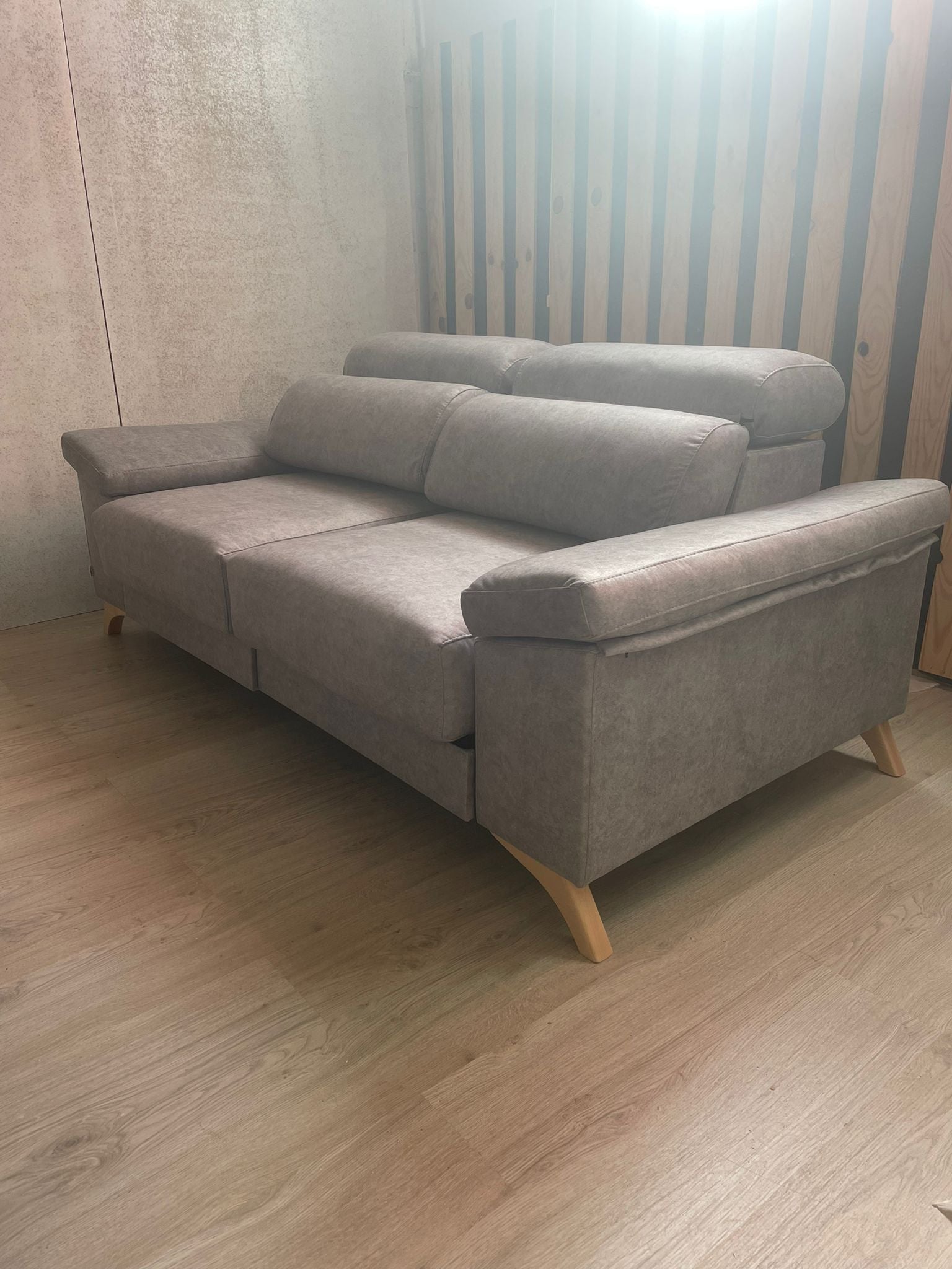 Sofá deslizante útil como cama – Mónica