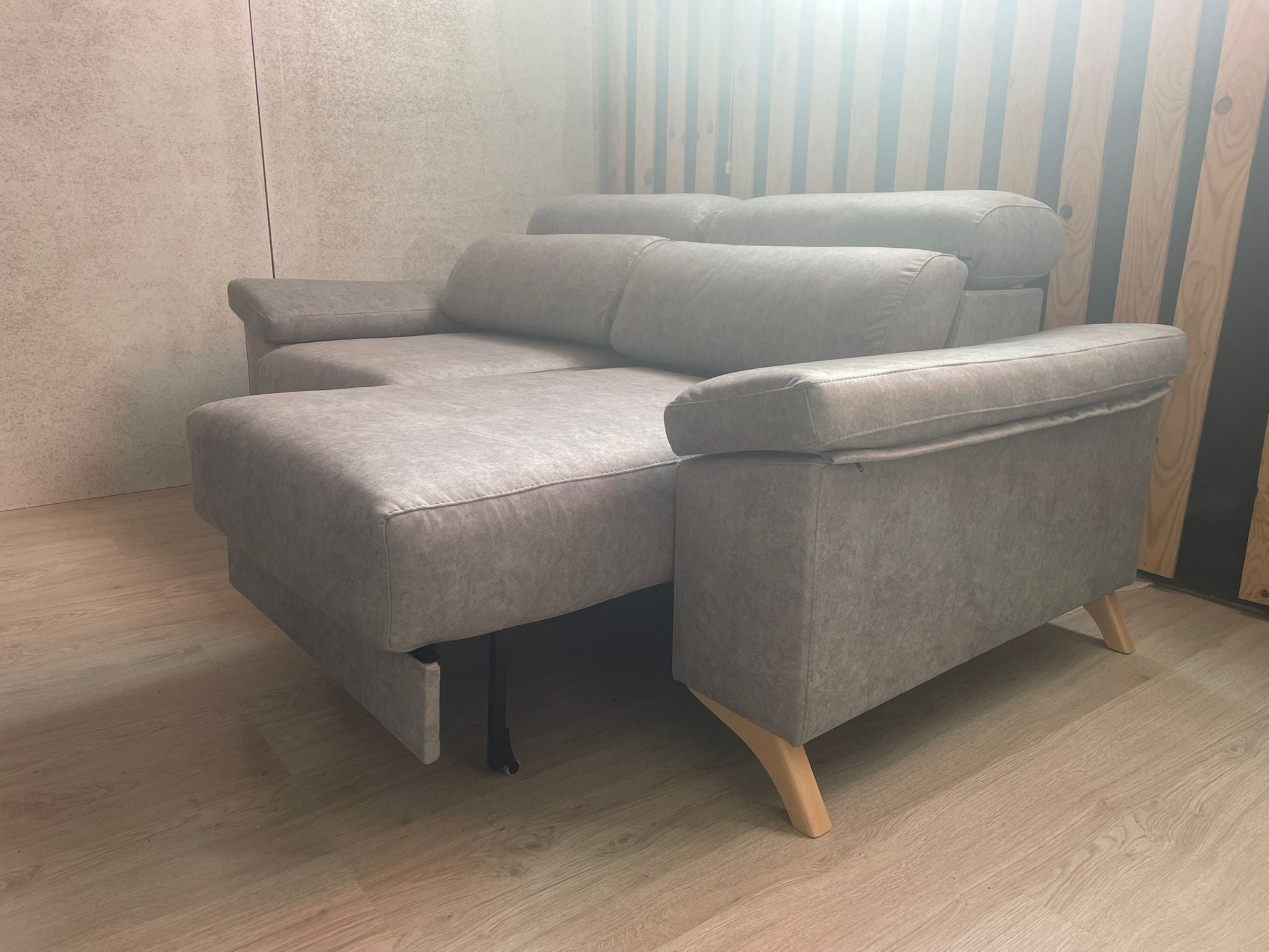 Sofá deslizante útil como cama – Mónica