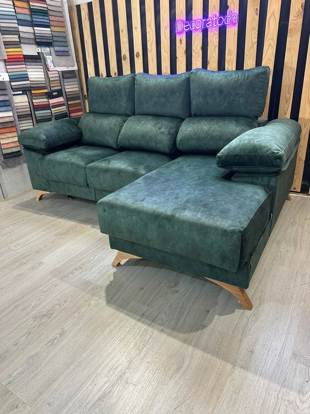 Sofá chaise longue deslizante útil como cama – Maica