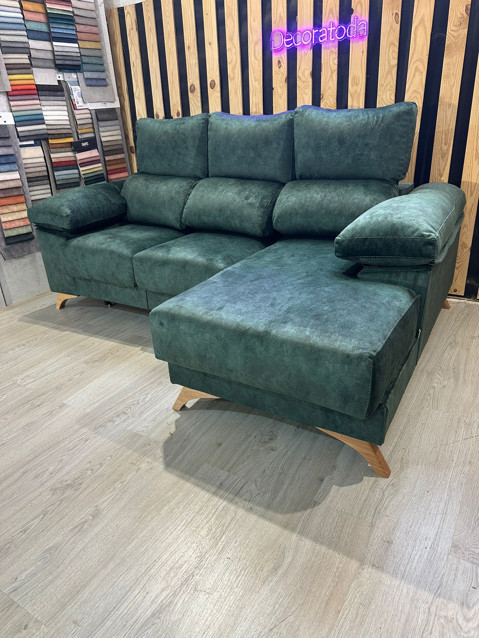 Sofá chaise longue deslizante útil como cama – Maica